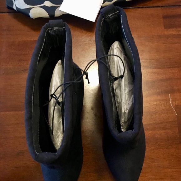 Express black wedge suede booties - Picture 4 of 4